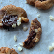 Load image into Gallery viewer, Milk Choc Macadamia Cookies
