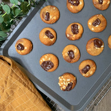 Load image into Gallery viewer, Milk Choc Macadamia Cookies
